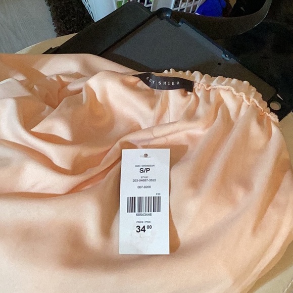 Suzy Shier off the shoulder blouse - Picture 4 of 4